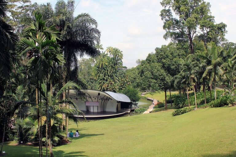garden-70649_1280
